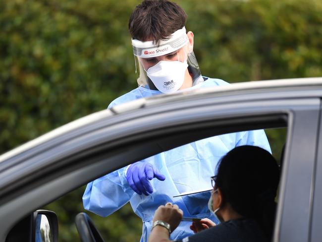 BRISBANE, AUSTRALIA - NewsWire Photos - SEPTEMBER 30, 2021.A health worker processes members of the public at a drive through Covid-19 testing clinic at Murarrie in Brisbane. Picture: NCA NewsWire / Dan Peled