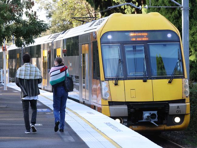 SYDNEY, AUSTRALIA - NewsWire Photos June 28, 2022. With a train strike today, trains across Sydney are on a Ãgo slowÃ and reduced services. Pictured is Artarmon Station this morning during peak hour. Picture: NCA NewsWire / David Swift