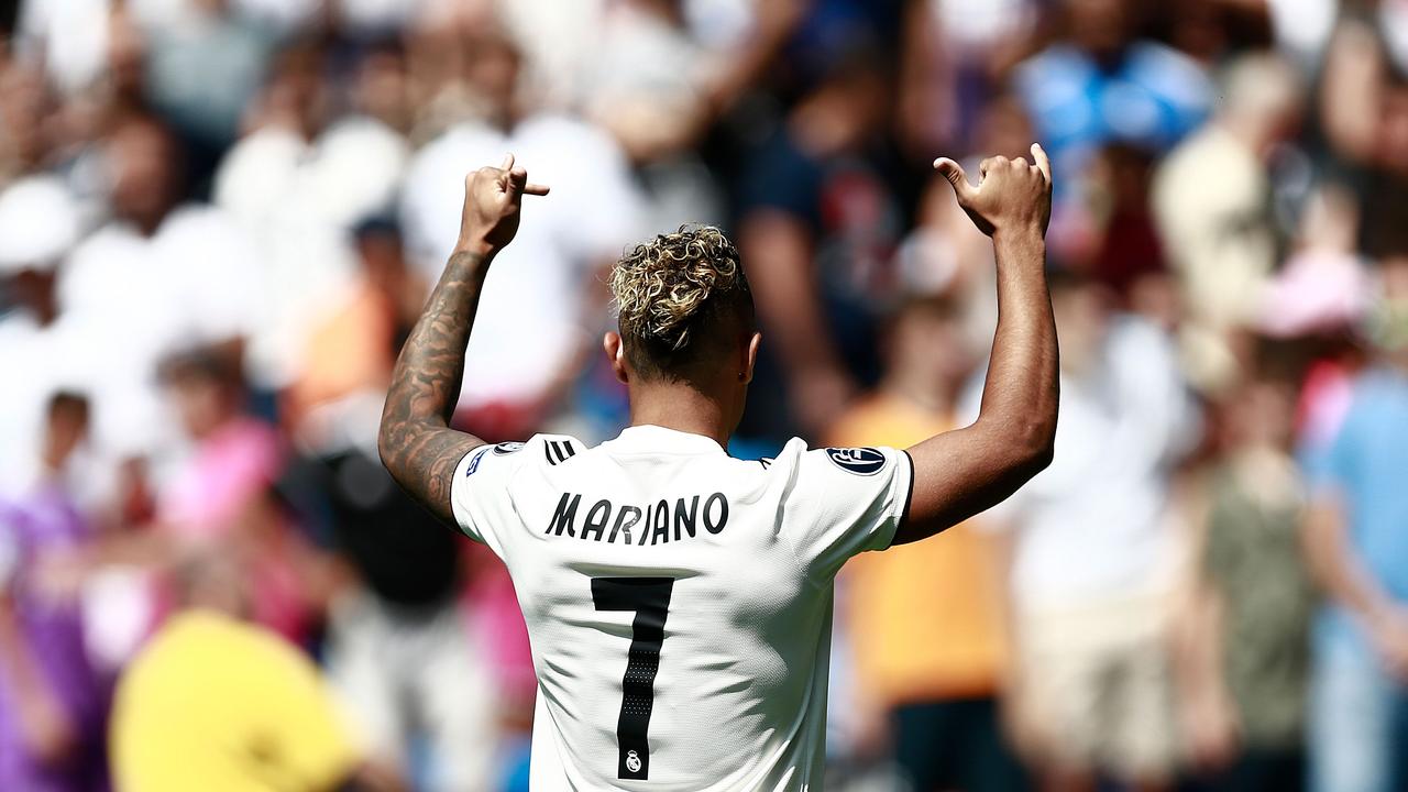 Mariano is officially unveiled at the Santiago Bernabeu.