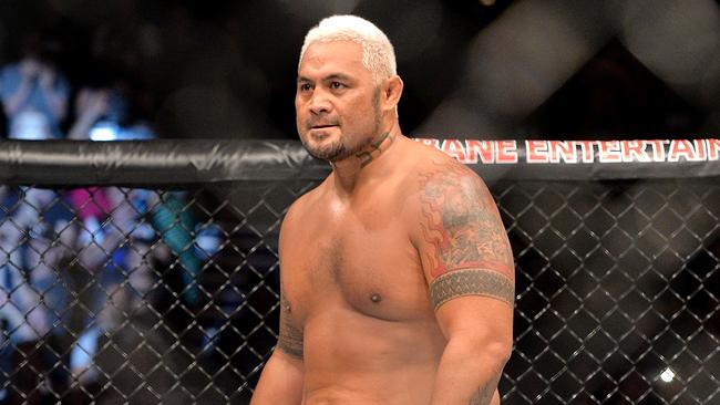 Mark Hunt is heading to the US with hopes of fighting in UFC 200.