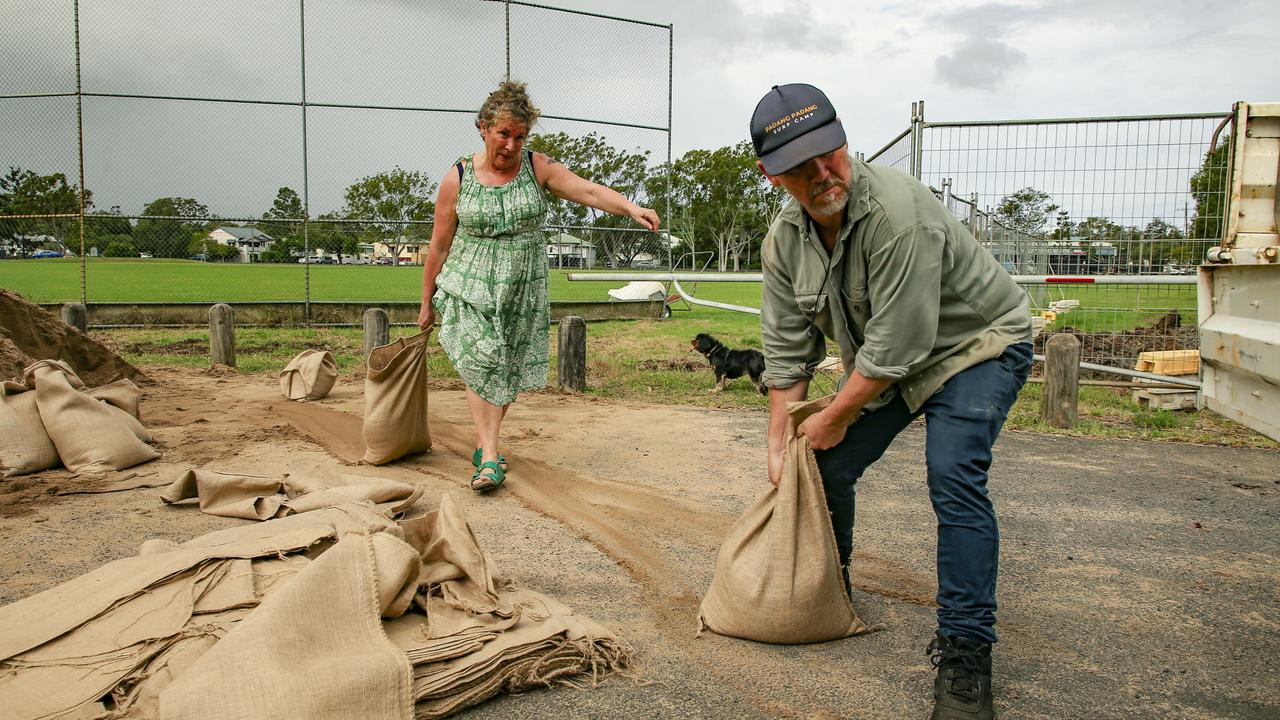 Lismore residents John de Manincor and Susan Daysa fill sandbags in preparation for Cyclone Alfred. Picture: NewsWire / Glenn Campbell