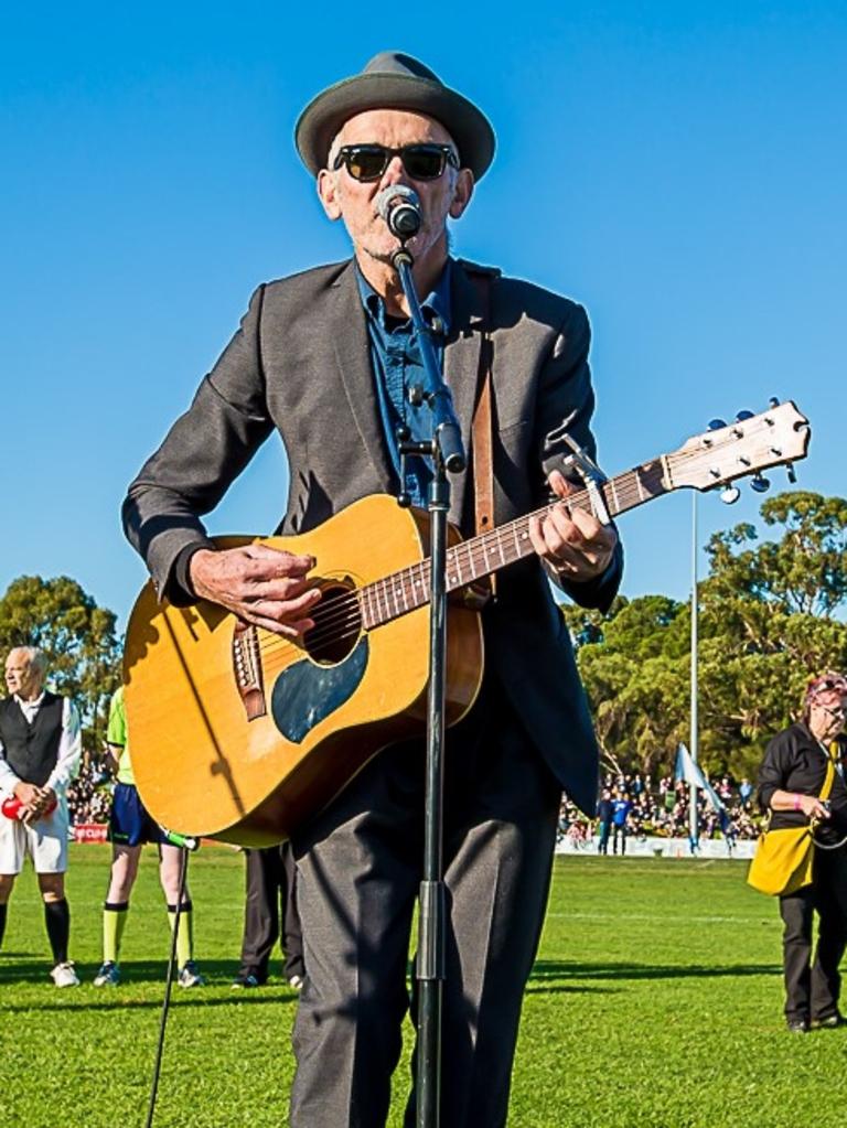 Paul Kelly singing at the annual Reclink Community Cup. Picture: Peter Monagle