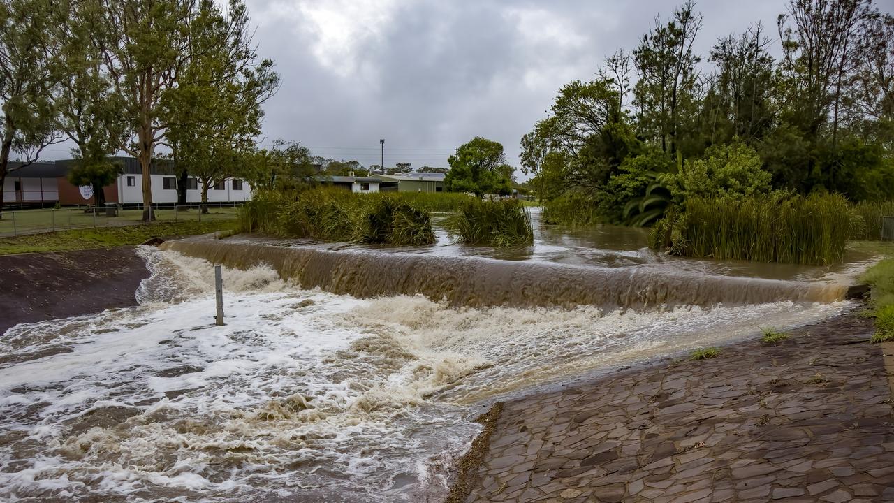 Up to 80mm of rain in Kingaroy, flooding streets and school The