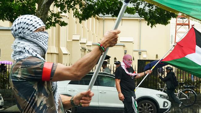 MELBOURNE AUSTRALIA - NewsWire Photos NOVEMBER 17, 2024: Pro-Palestinian protestors are marching along Lonsdale St.Picture: NewsWire / Luis Enrique Ascui