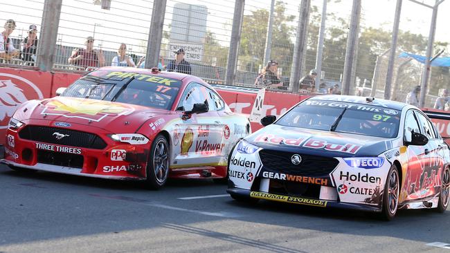 Van Gisbergen overtakes McLaughlin on lap 88. Photo: AAP Image/Richard Gosling