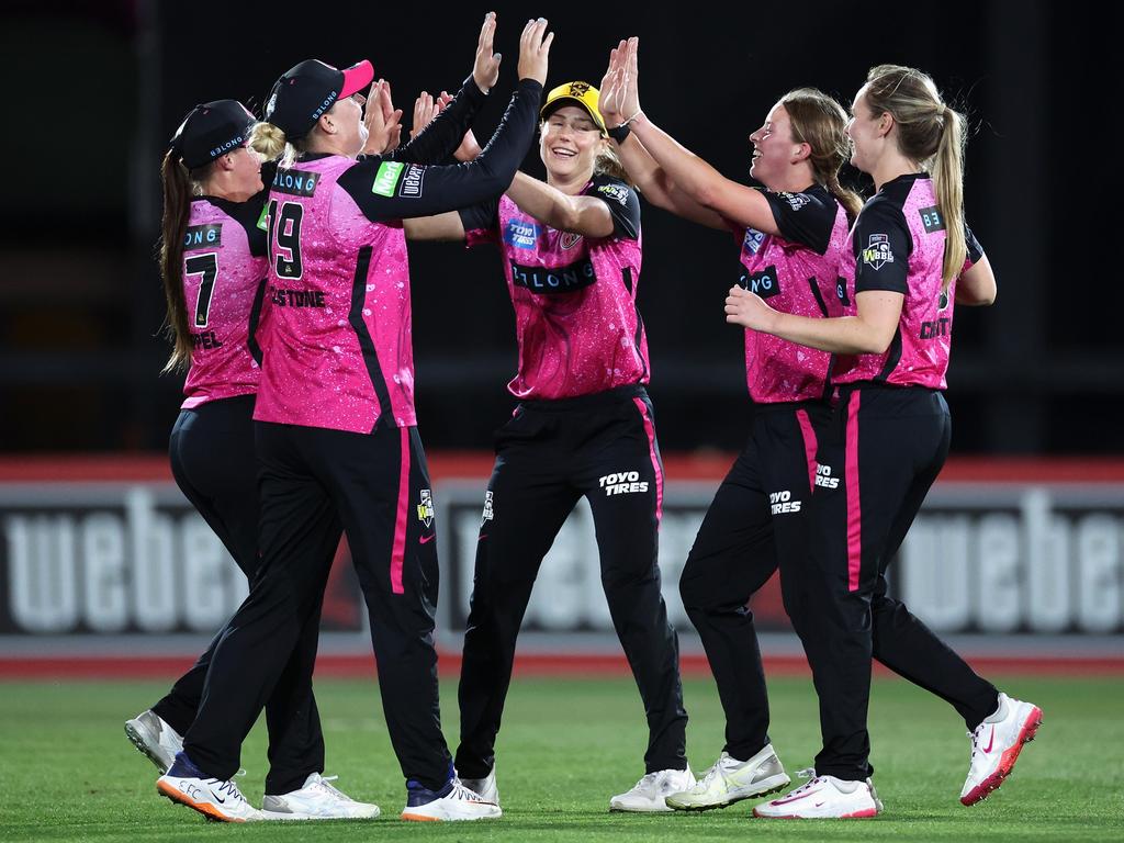 Sixers stars – including Ellyse Perry, Sophie Ecclestone and Courtney Sippel – celebrate a wicket. Picture: Cameron Spencer/Getty Images