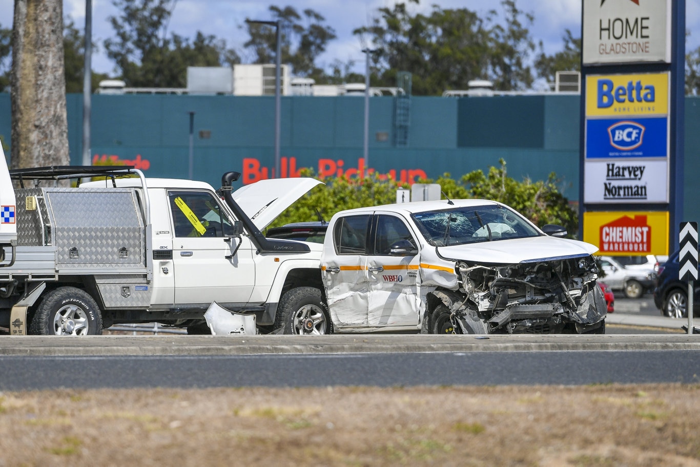 An incident occured on the corner of Dawson Highway and Aerodrome Road at around midday after an escaped prisoner allegedly attempted to flee from police.