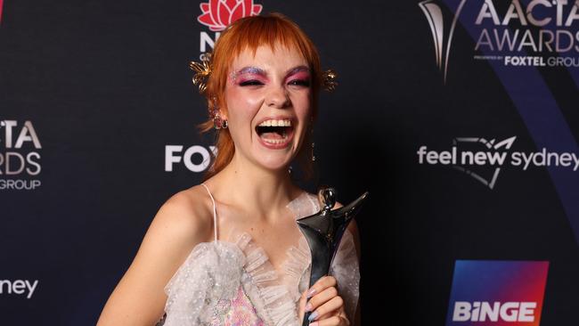 Chloe Hayden poses in the media room with the AACTA Audience Choice Award for Best Actress during the 2022 AACTA Awards. Photo by Caroline McCredie/Getty Images for AFI