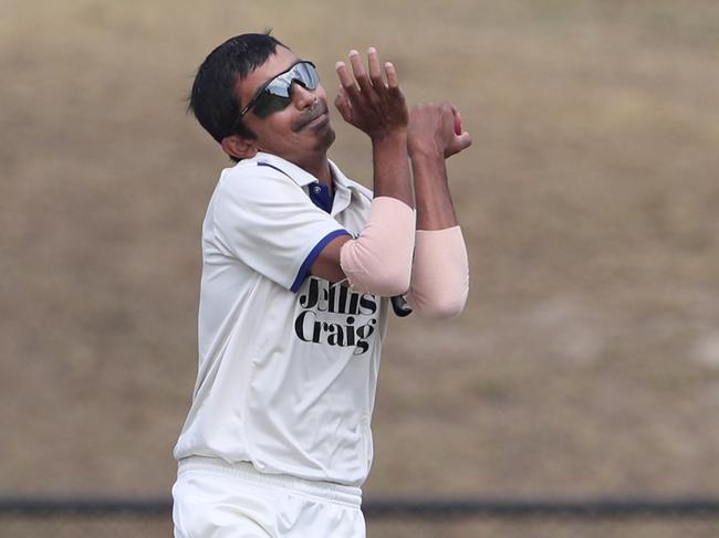 Milan Fernando tosses one up against Plenty Valley. Picture: David Crosling