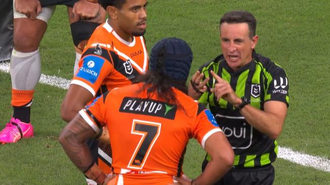 Gerard Sutton counts out the infringements. Photo: Fox Sports