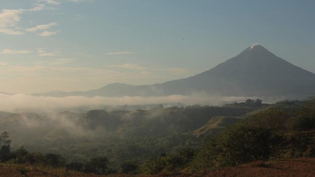 Flores Hobbit Ancestors Likely ‘castaways’: Australian Researchers ...