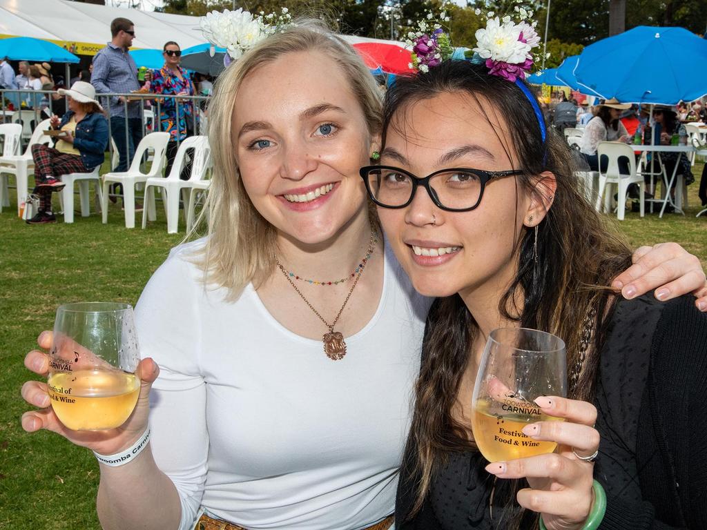 Emily Millard and Tanisha Millard. Festival of Food and Wine, Queens Park, Toowoomba Carnival of Flowers. Saturday September 10, 2022 Picture: Bev Lacey