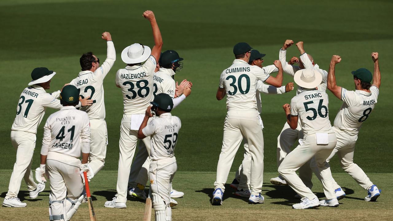 The Aussies celebrate Nathan Lyon’s 500th wicket. Picture: Getty Images