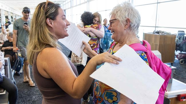 Ashley Scholz hugs her mum Heather White from Toronto, Canada. Picture: Kelly Barnes