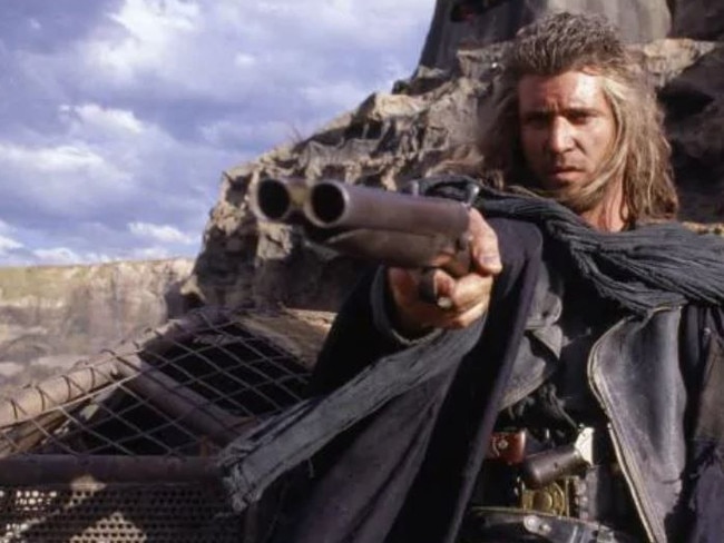 Mel Gibson on the set of Mad Max Beyond Thunderdome, directed by George Miller and George Ogilvie.