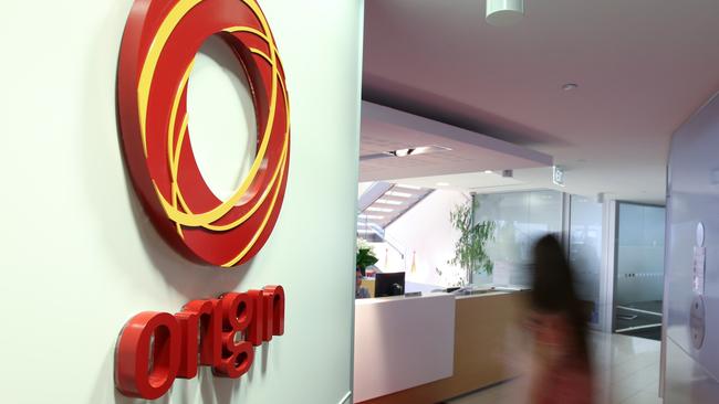 Origin Energy staff could get free shares as part of their benefits package. Photographer: Ian Waldie/Bloomberg