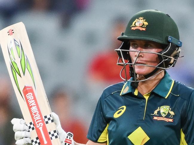 Mooney magic lifts Aussies to Ashes win