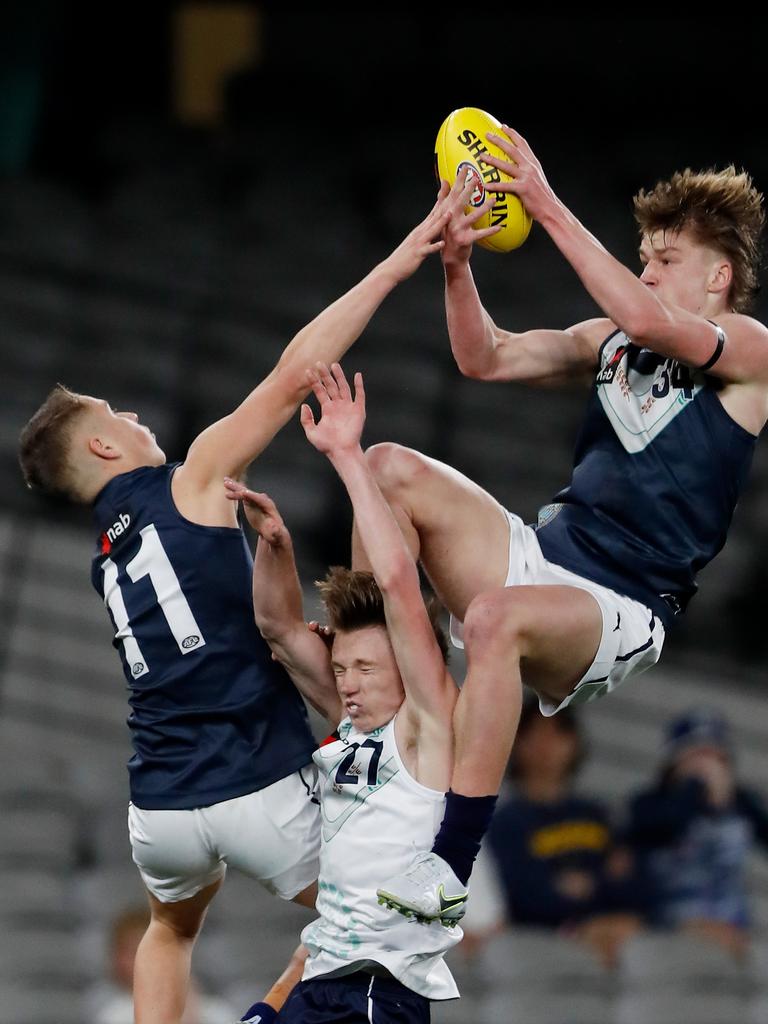 Max Gruzewski takes a screamer for Vic Metro. Picture: Dylan Burns/AFL Photos via Getty Images