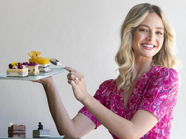 13/01/2022 Brooke McAuley choosing her wedding cake at Black Star Pastry.. Aaron Francis/Herald Sun