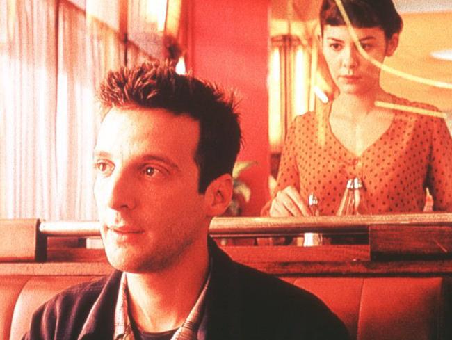 2001 : Scene from 2001 film "Amelie" shot on location at Cafe des Deux Moulins in Montmartre, Paris, 08/04. France / Restaurant Travel