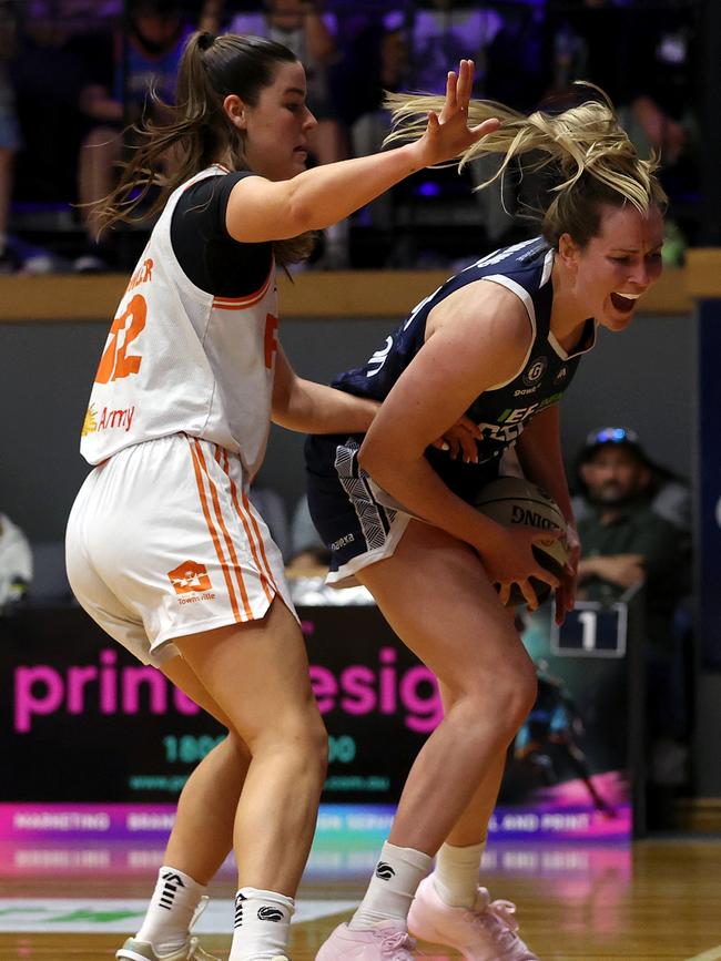 GEELONG, AUSTRALIA - OCTOBER 30: Keely Froling of Geelong United competes for the ball during the round one WNBL match between Geelong United and Townsville Fire at The Geelong Arena, on October 30, 2024, in Geelong, Australia. (Photo by Kelly Defina/Getty Images)