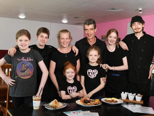 Family run Sticks & Grinds CafÅ½, Jackie Hall and Jamie Wall with 6 of their 9 children, Rachael, 11, Riley, 15, Jaymie, 5, Ruby, 10, Mikayla, 16 and Ethan, 19, at their Deeragun CafÅ½. Picture: Shae Beplate.