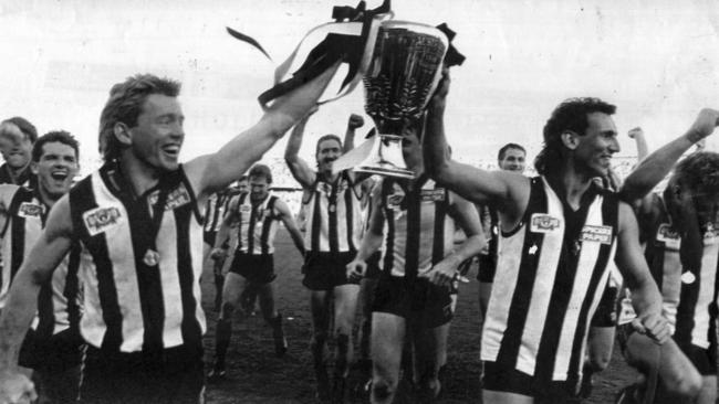 Peter Daicos on a lap of honor after Collingwood’s drought-breaking 1990 premiership.