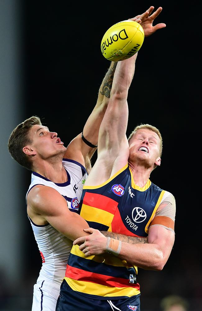 Reilly O'Brien beats Rory Lobb in a ruck contest against Fremantle on Sunday. Picture: Mark Brake/Getty Images)