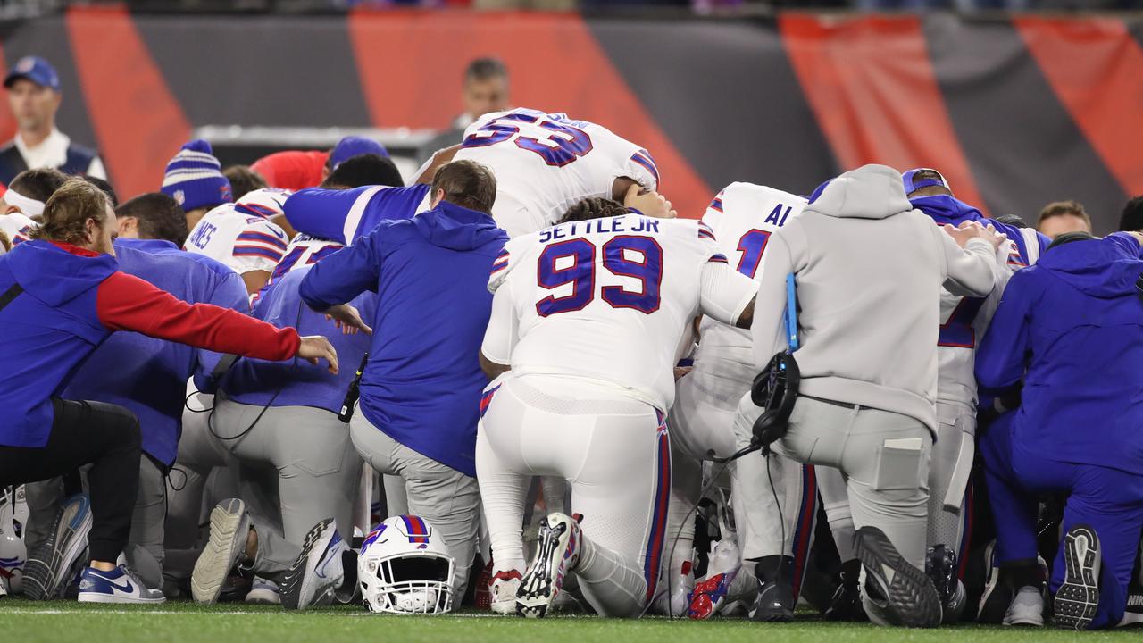 Bills' Damar Hamlin in critical condition after collapse on field –  News-Herald