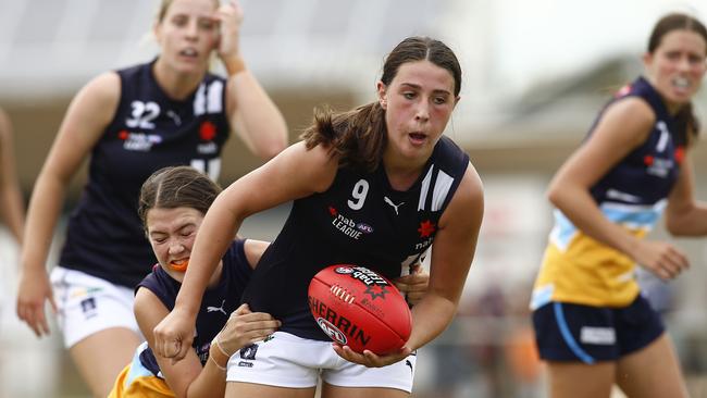 Ashleigh Van Loon in action for the Geelong Falcons. (Photo by Cameron Grimes/AFL Photos)