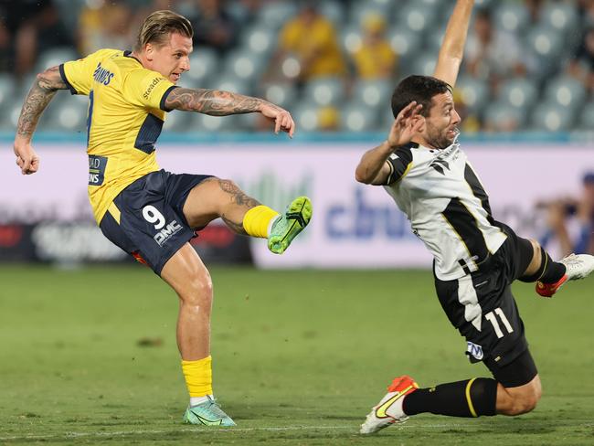 Central Coast Mariners striker Jason Cummings has earned a Socceroos squad call-up right before the World Cup. Picture: Ashley Feder/Getty Images