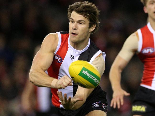 Nathan Freeman of the Saints handballs during the Round 20 AFL match between the St Kilda Saints and the Western Bulldogs at Etihad Stadium in Melbourne, Saturday, August 4, 2018. (AAP Image/Hamish Blair) NO ARCHIVING, EDITORIAL USE ONLY