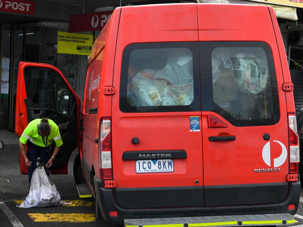 Australia Post would “love to hear from people who have a valid forklift or truck license, as well as people looking to work in parcel processing, deliveries and freight handling”. Picture: NewsWire/Penny Stephens