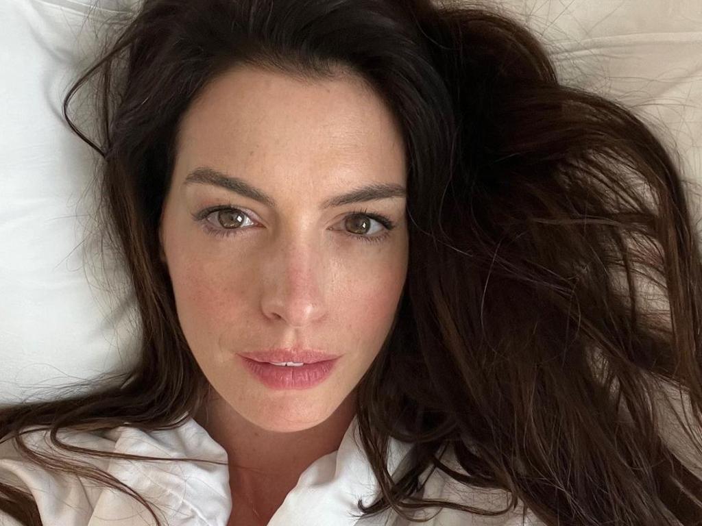 Hathaway's no-makeup selfie stunned her followers.