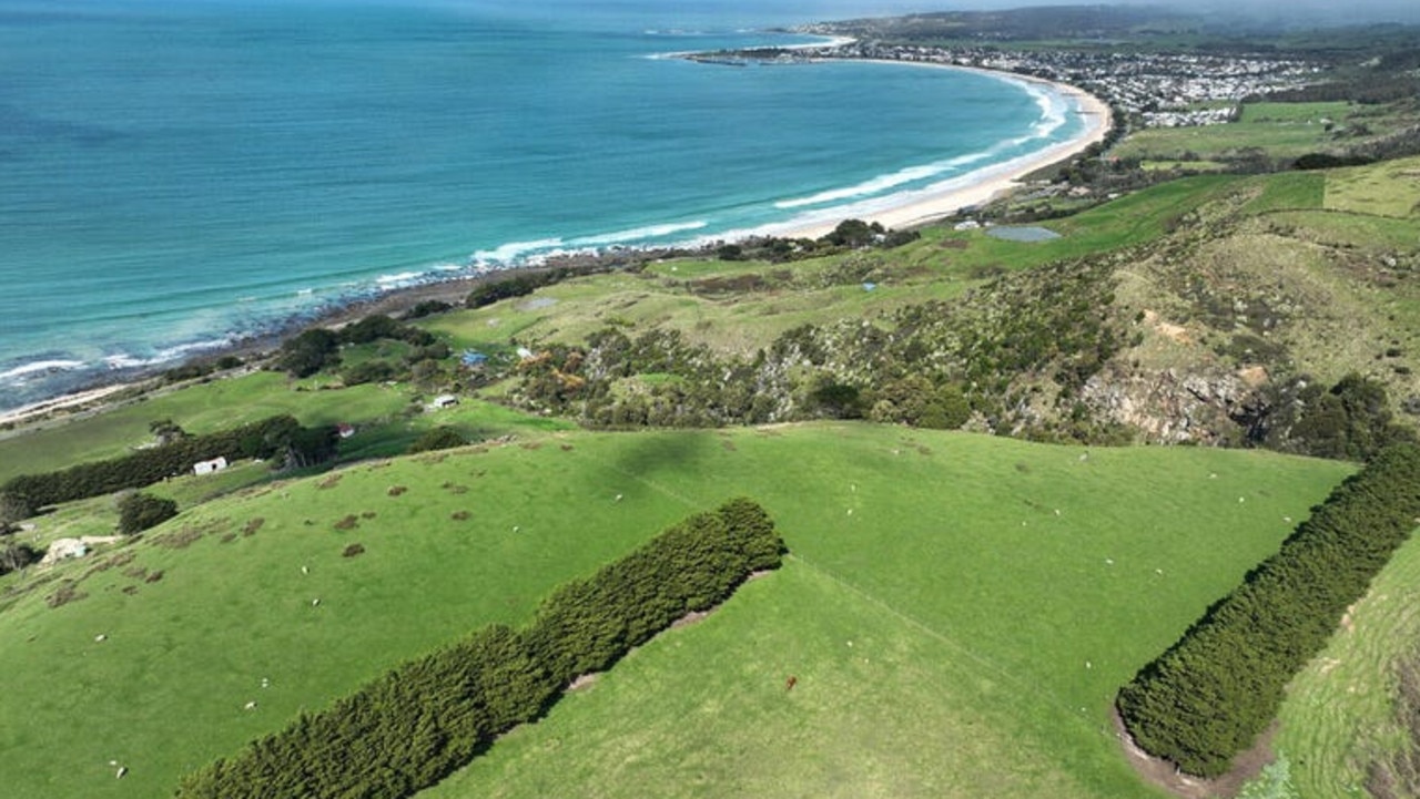 Views from every corner of the property out to the Apollo Bay harbour.