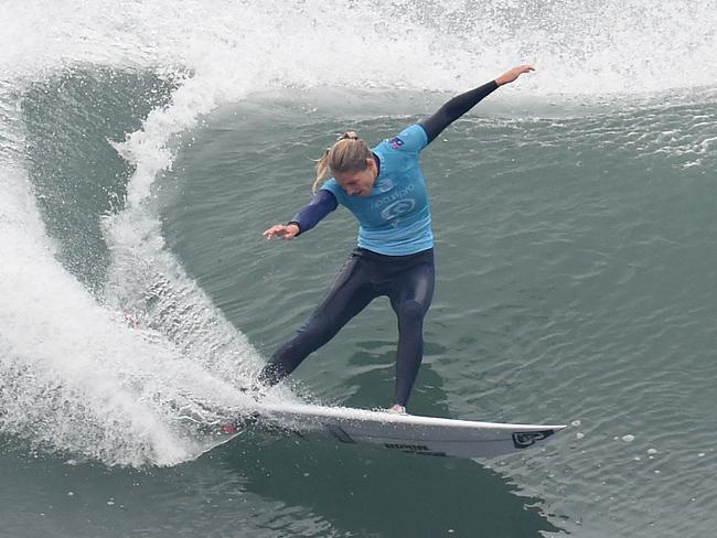 Rip Curl Pro Day 9Stephanie Gilmore powers through a turn in the Women's Semi Final, which she would go on to win.Stephanie advanced to the Women's Final and went on to ring the bell, winning the 2018 Women's Rip Curl Pro at Bells Beach.Picture: Jason SammonThursday 5 April  2018