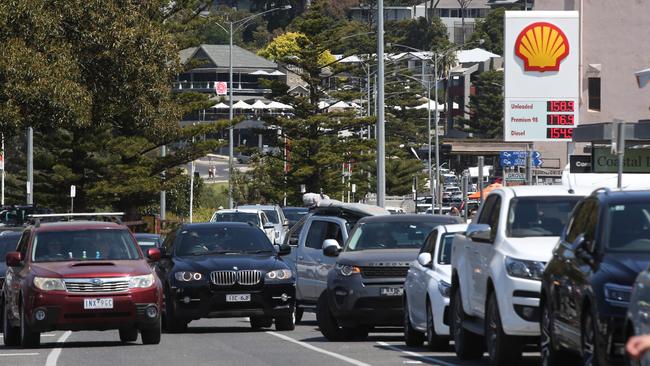 Plans to charge visitors to Lorne and other parts of the Great Ocean Road for parking have been scrapped. Picture: Alan Barber
