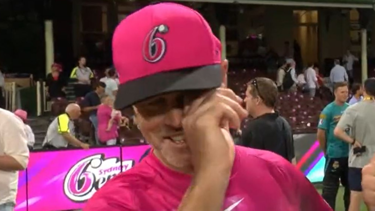 Retiring Dan Christian tears up after Brisbane Heat upset Sydney Sixers in BBL final