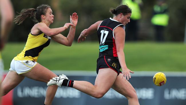 AFLW St Kilda vs Richmond at Moorabbin. 14/03/2020. . Caitlyn Greiser kicks at goal . Pic: Michael Klein