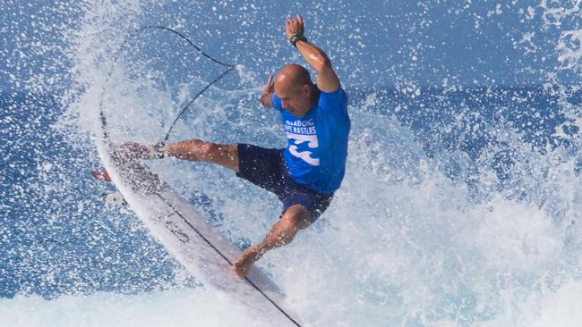 Kelly Slater has withdrawn due to a leg injury.