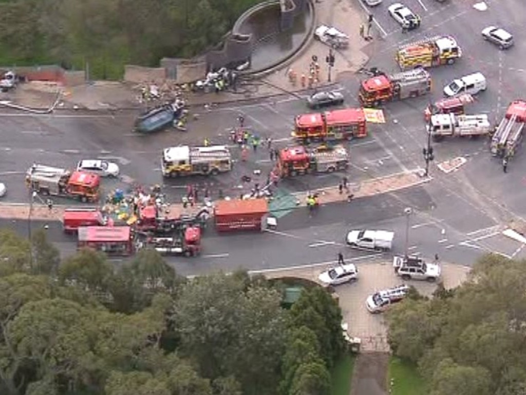 An aerial shot of the horror truck smash at the bottom of the freeway. Picture: Ten Eyewitness News chopper