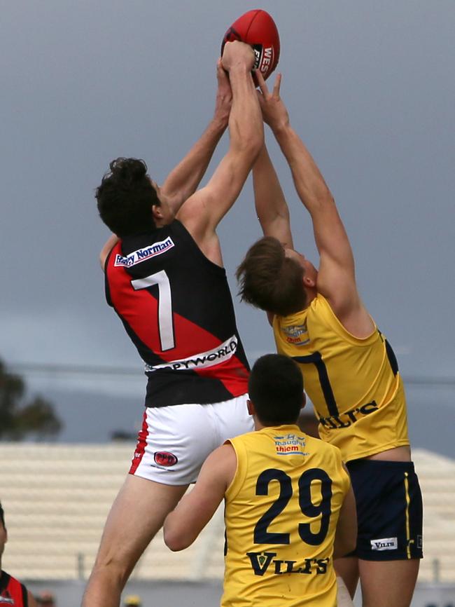 Chris Burgess makes a strong spoil for West Adelaide. Picture: AAP/Emma Brasier