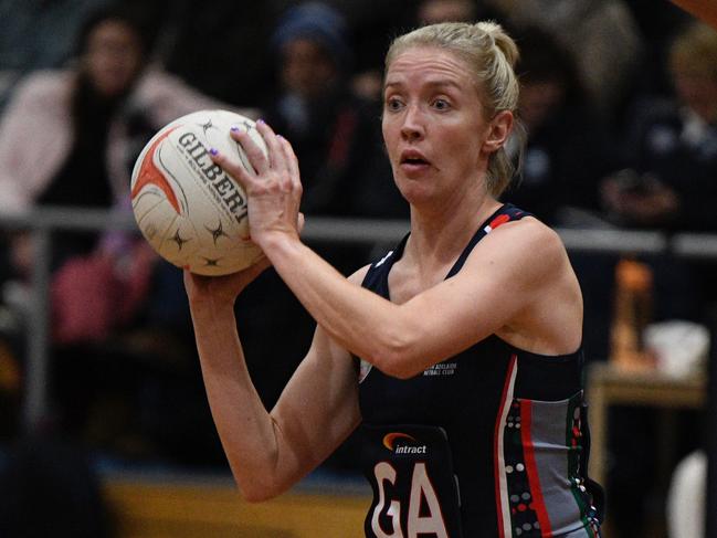 Paradiso in action against Contax in round four. Picture: On the Ball Media/Netball SA