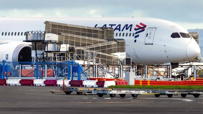 The LATAM airlines Boeing 787-9 which suddenly lost altitude on a flight from Sydney to Auckland, resulting in injuries to up to 50 people. Picture: Brett Phibbs/AFP