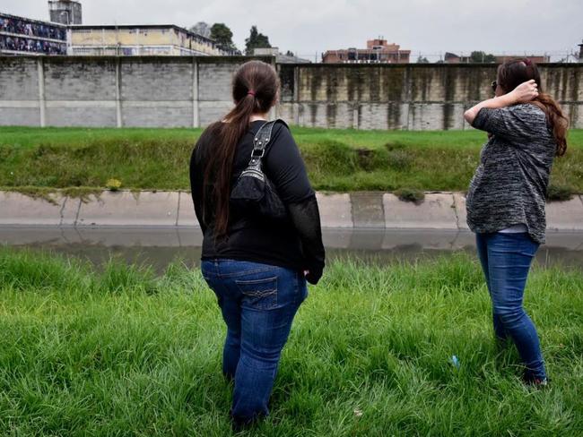 Cassie Sainsbury's mum, Lisa Evans, and sister, Khala, at the El Buen Pastor prison in Bogota