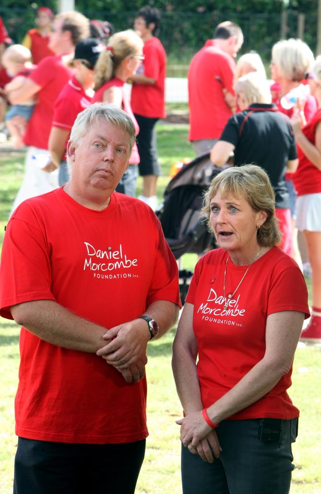 2007: Hundreds made the walk from Suncoast Christian College Woombye to The Duck Ponds in Palmwoods. Photo: Jason Dougherty