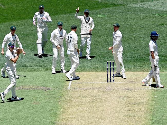 Australiaâs captain Pat Cummins (front L) asks for a Decision Review System (DRS) against India's KL Rahul (2nd R) during the first day of the first Test cricket match between Australia and India at the Optus Stadium in Perth on November 22, 2024. (Photo by SAEED KHAN / AFP) / -- IMAGE RESTRICTED TO EDITORIAL USE - STRICTLY NO COMMERCIAL USE --