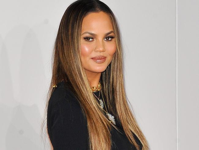 LOS ANGELES, CA - NOVEMBER 20: Model Chrissy Teigen arrives at the 2016 American Music Awards at Microsoft Theater on November 20, 2016 in Los Angeles, California. (Photo by Allen Berezovsky/Getty Images for Fashion Media)