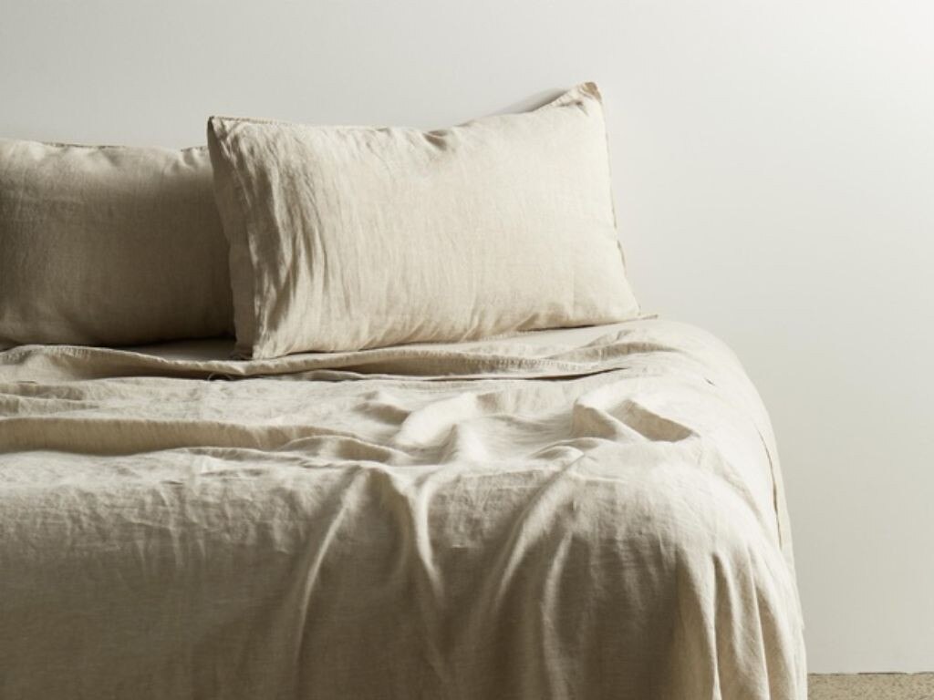 You need to try out this gorgeous linen bedding.