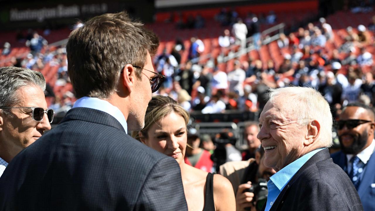 Jerry Jones (right), owner of the Dallas Cowboys, speaks with Brady before the game. (Photo by Nick Cammett/Getty Images via AFP)